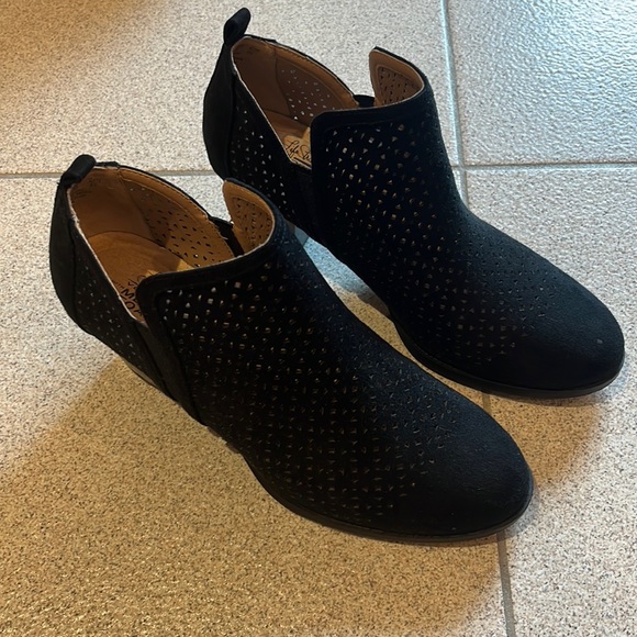 Never Worn - LifeStride Ankle Booties - Picture 2 of 6